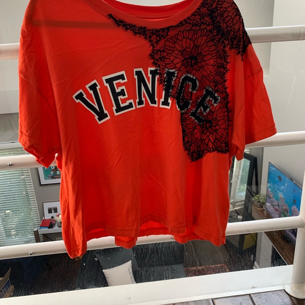 Current Elliott large orange blk lace Venice tee